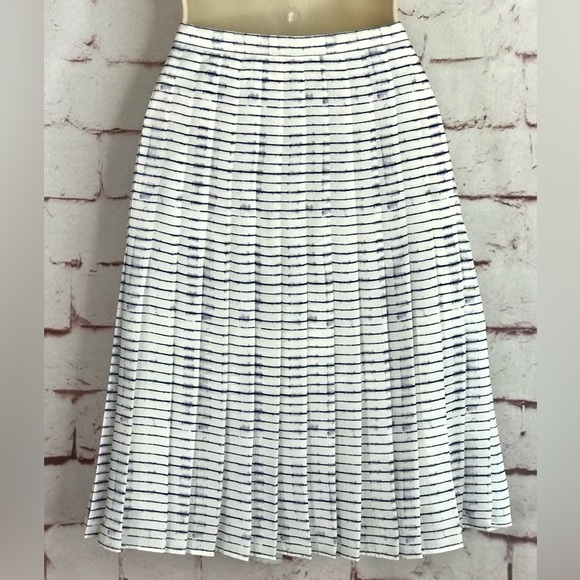 VINCE blurred lines pleated Navy on White Skirt Size 2 - Picture 7 of 15